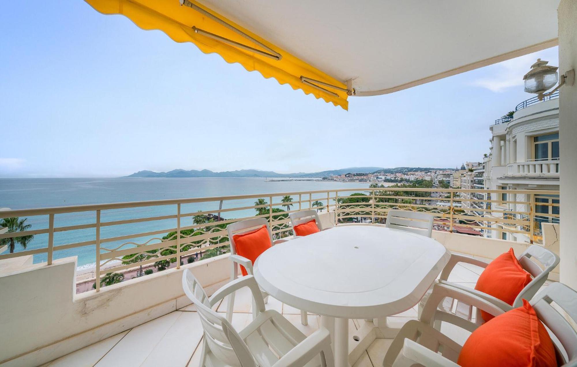 Hébergement de vacances Amazing In With House Sea View